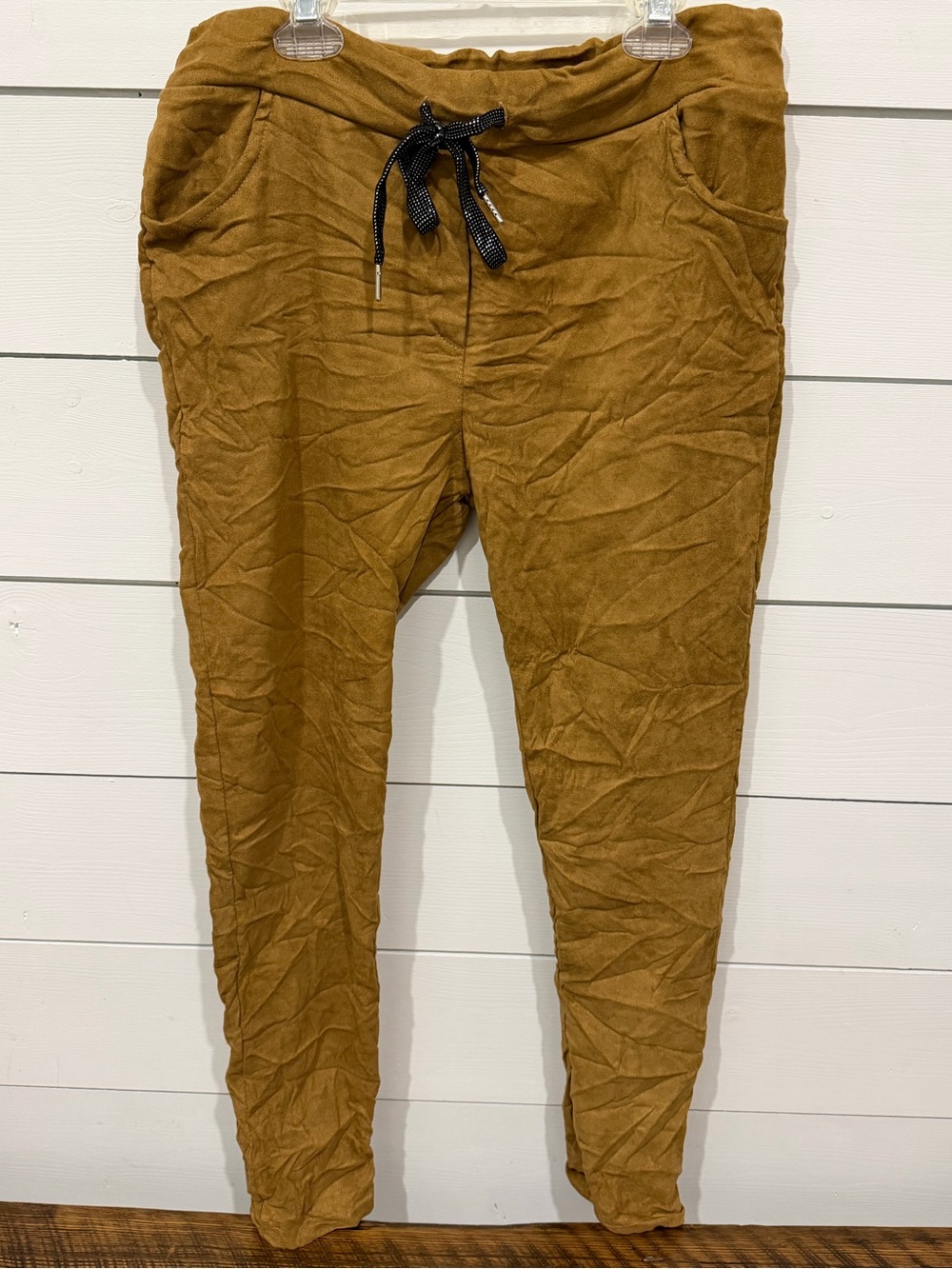 Women's Skinny Drawstring Pants in Camel Brown